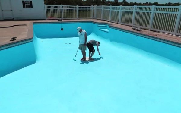 Tìm hiểu về ưu và nhược điểm của sơn sàn epoxy cho bể bơi